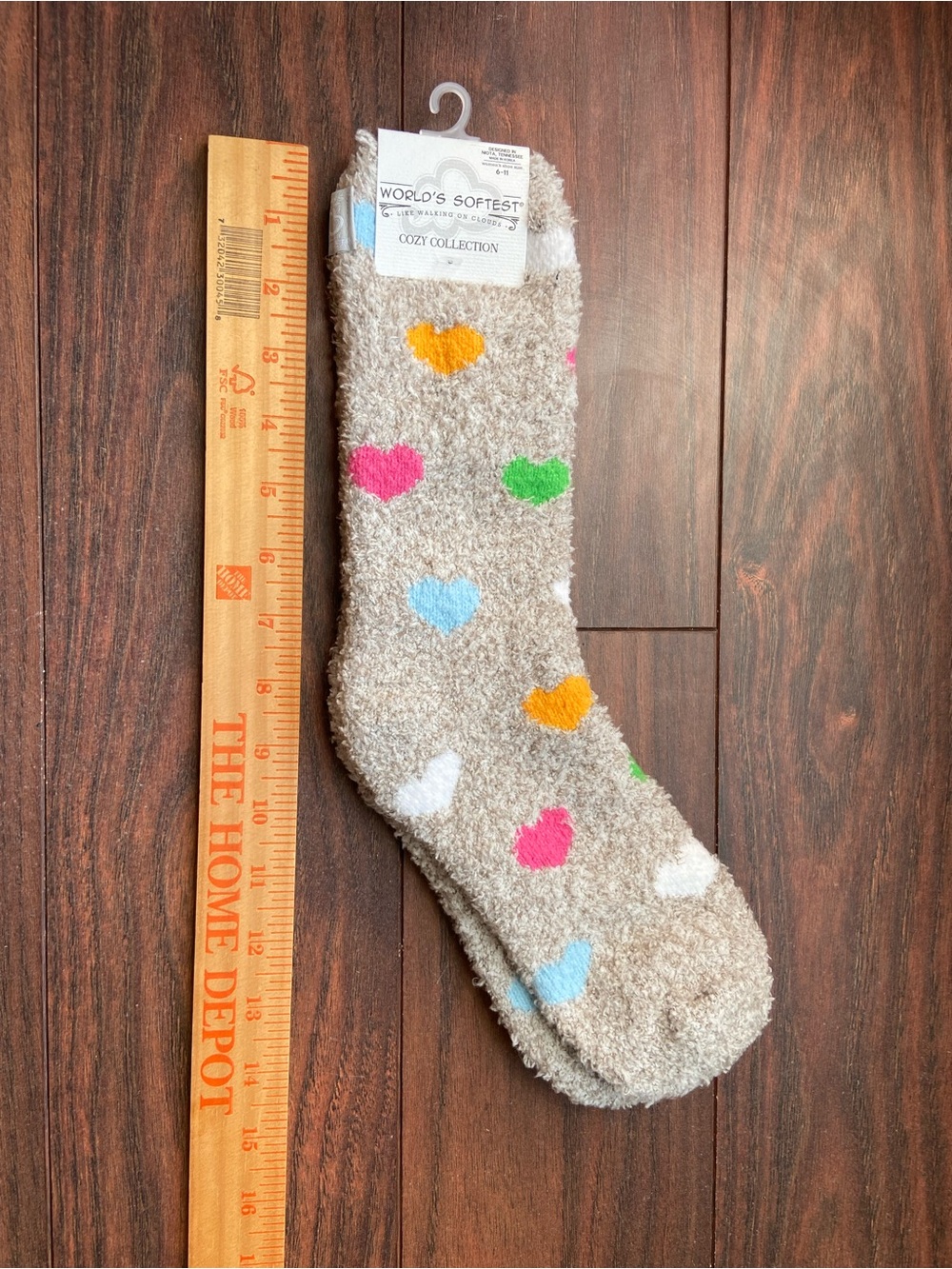 WORLD’S SOFTEST SOCKS GRAY WITH MULTI COLORED HEARTS women’s shoe size 6-11 NWT